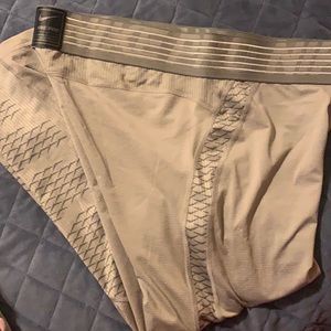 Nike pro three quarter leggings